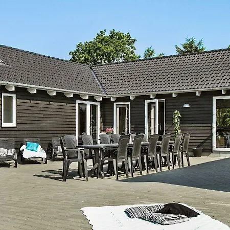 24 Person In Bl Vand * Blåvand