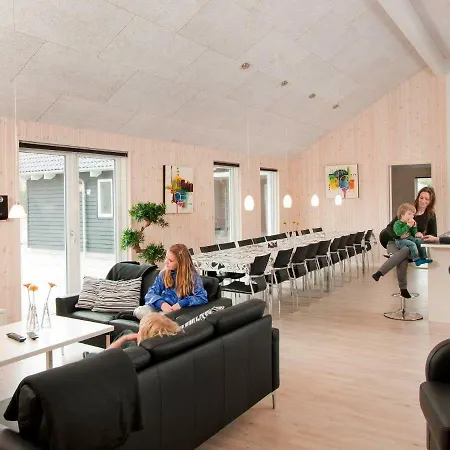 24 Person In Bl Vand * Blåvand