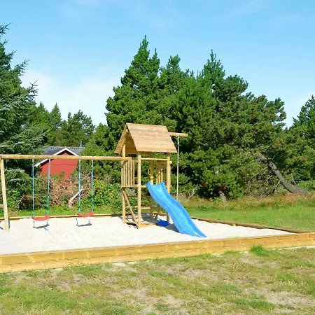 24 Person In Bl Vand * Blåvand